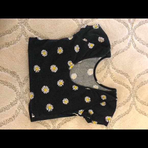 Brandy Melville Daisies Shirt - Picture 3 of 3